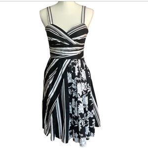 White House Black Market Black/White Floral Pleated Sundress Size 2